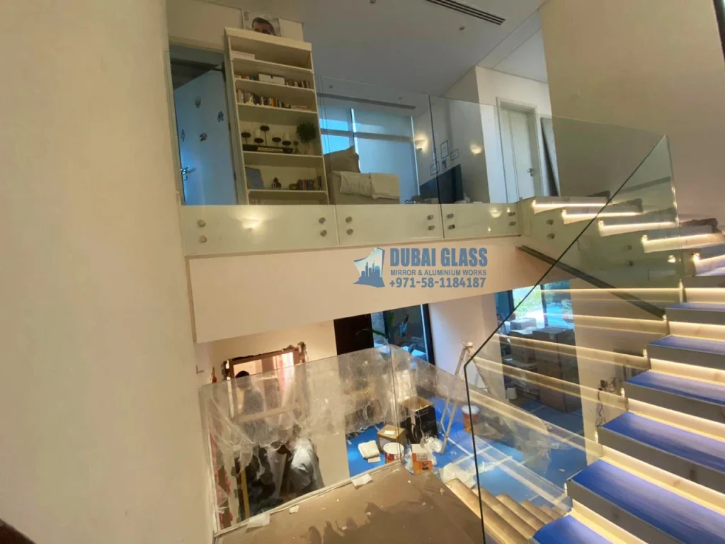 Frameless tempered clear staircase glass Dubai – Dubai Glass Works